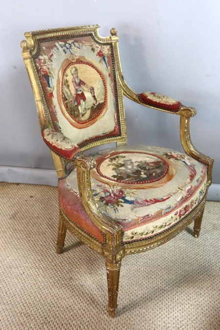 PAREJA DE SILLONES ESTILO LUIS XVI