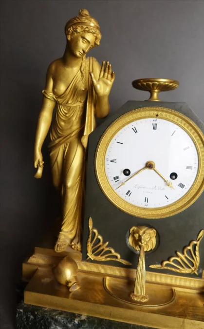 RELOJ DE BRONCE DORADO