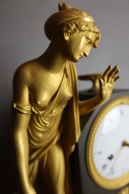 RELOJ DE BRONCE DORADO