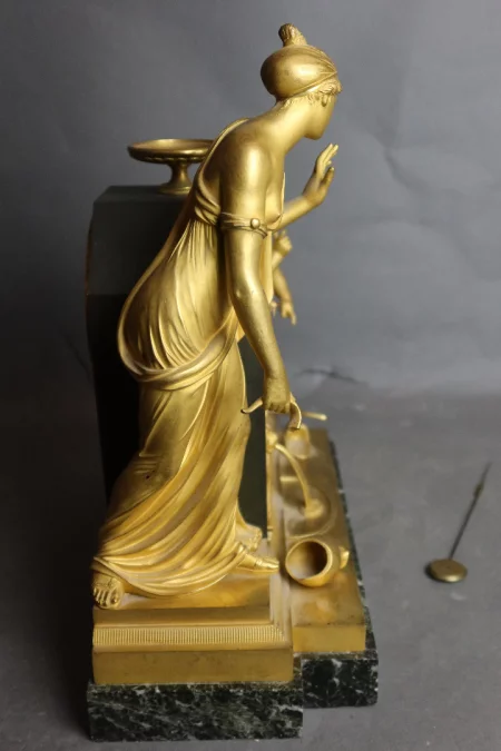 RELOJ DE BRONCE DORADO