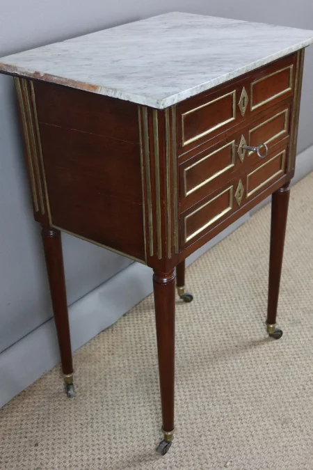 MESITA DE NOCHE ESTILO LUIS XVI