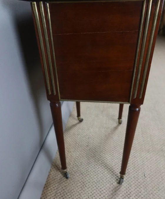 MESITA DE NOCHE ESTILO LUIS XVI