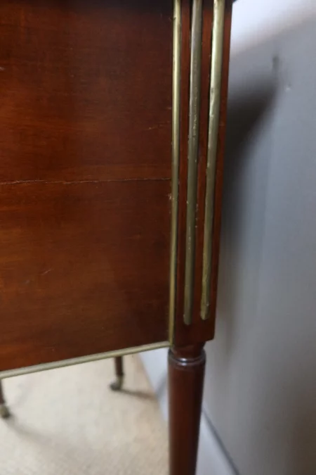 MESITA DE NOCHE ESTILO LUIS XVI