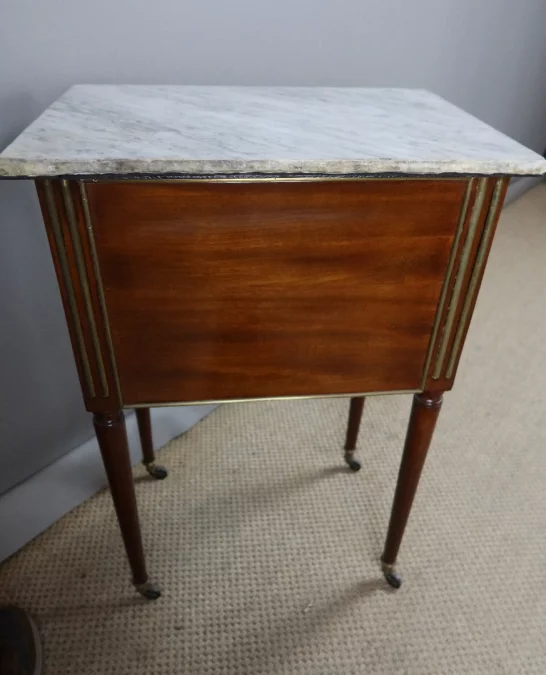 MESITA DE NOCHE ESTILO LUIS XVI