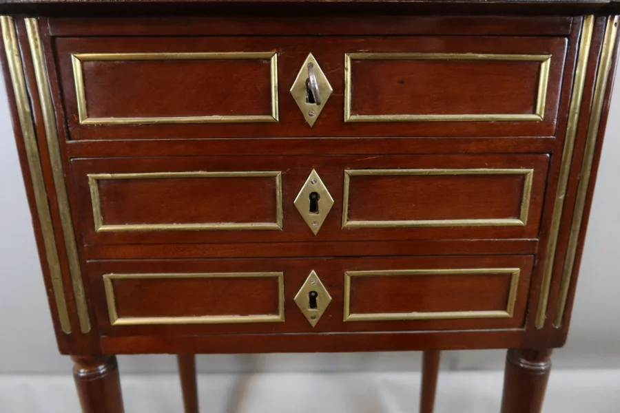 MESITA DE NOCHE ESTILO LUIS XVI