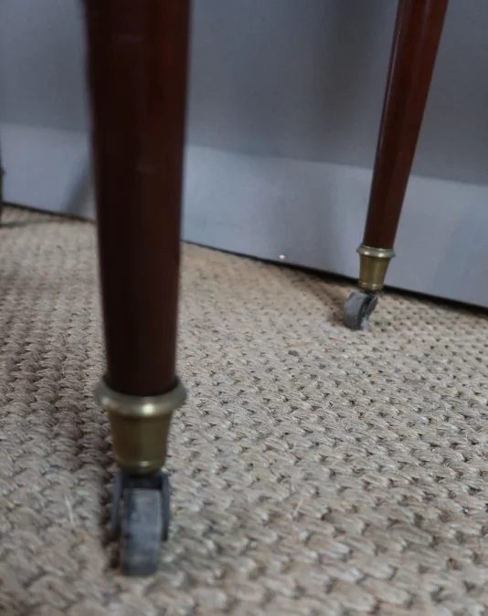 MESITA DE NOCHE ESTILO LUIS XVI