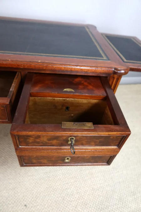 ESCRITORIO ESTILO LUIS XVI