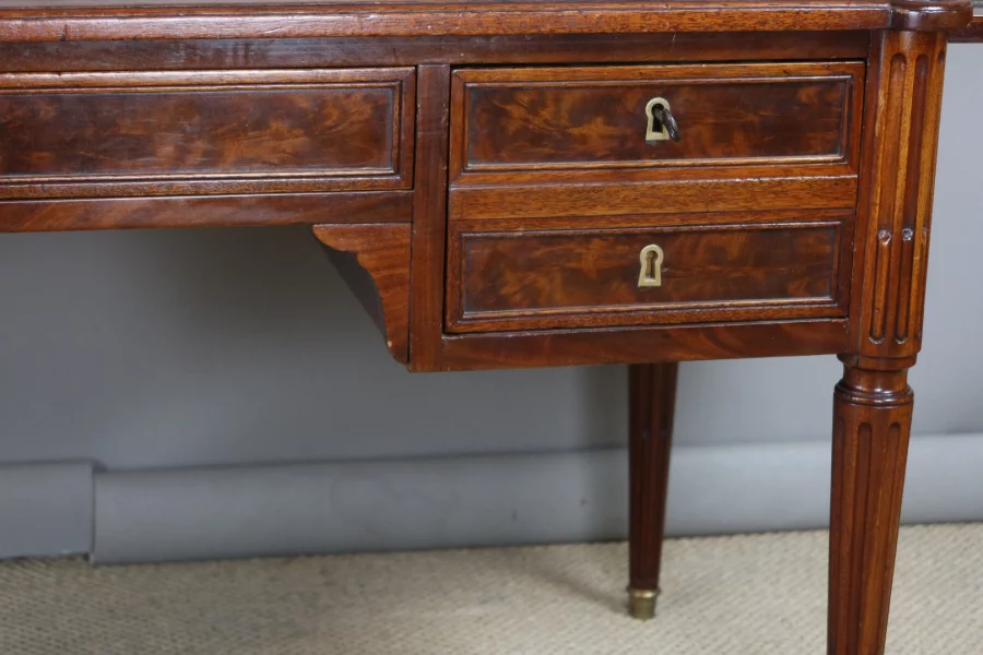 ESCRITORIO ESTILO LUIS XVI