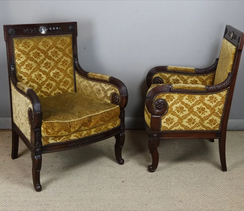 PAR DE SILLONES DE ESTILO IMPERIO FRANCÉS