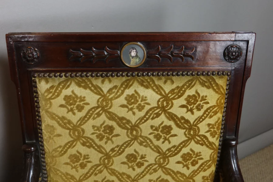 PAR DE SILLONES DE ESTILO IMPERIO FRANCÉS