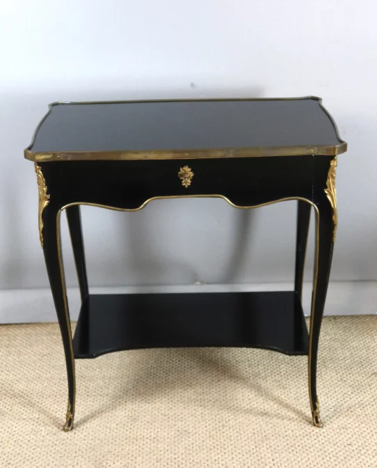 MESA AUXILIAR ESTILO LUIS XV