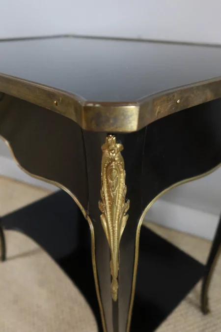 MESA AUXILIAR ESTILO LUIS XV