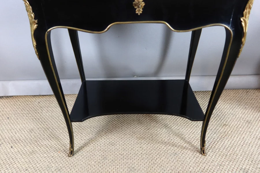 MESA AUXILIAR ESTILO LUIS XV