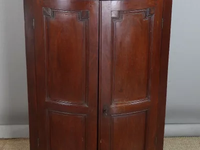 ARMARIO DE ESQUINA DEL SIGLO XVIII