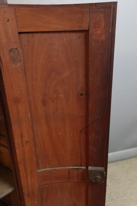 ARMARIO DE ESQUINA DEL SIGLO XVIII