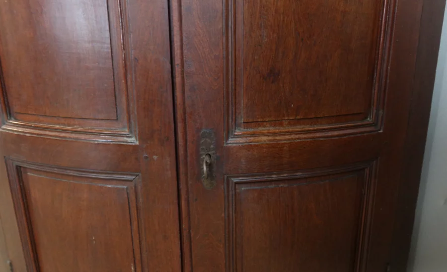 ARMARIO DE ESQUINA DEL SIGLO XVIII