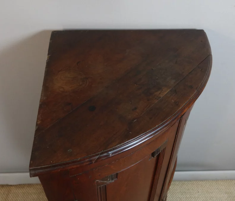 ARMARIO DE ESQUINA DEL SIGLO XVIII