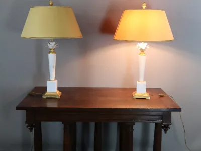 PAR DE LÁMPARAS DE MÁRMOL Y PORCELANA