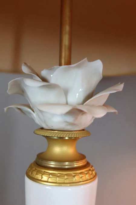 PAR DE LÁMPARAS DE MÁRMOL Y PORCELANA