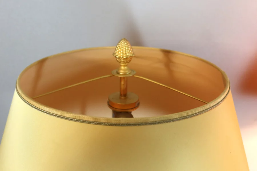 PAR DE LÁMPARAS DE MÁRMOL Y PORCELANA