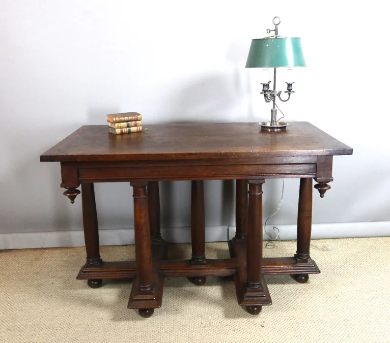 MESA DE ESTILO RENACENTISTA