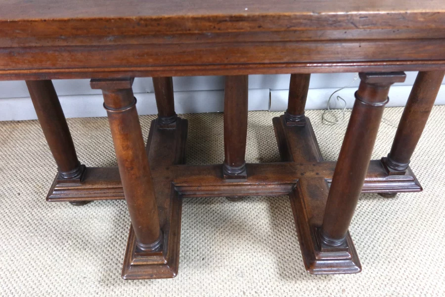 MESA DE ESTILO RENACENTISTA