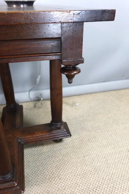 MESA DE ESTILO RENACENTISTA