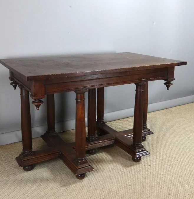 MESA DE ESTILO RENACENTISTA