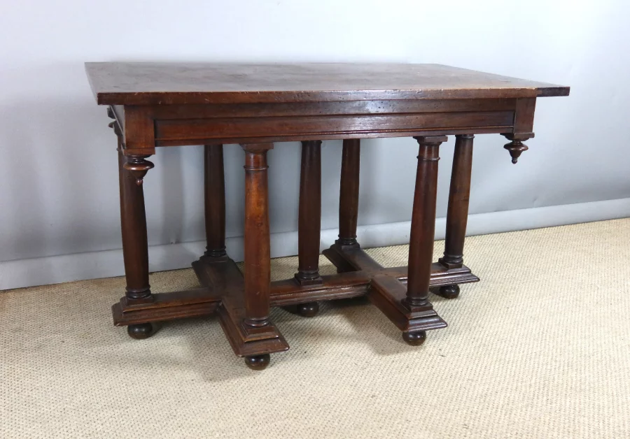 MESA DE ESTILO RENACENTISTA