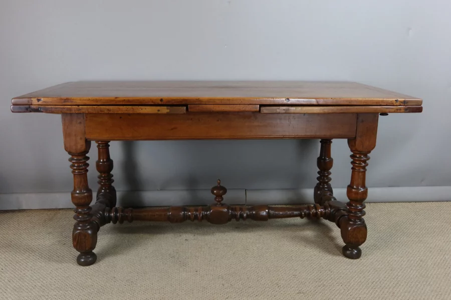 MESA EXTENSIBLE ESTILO LUIS XIII