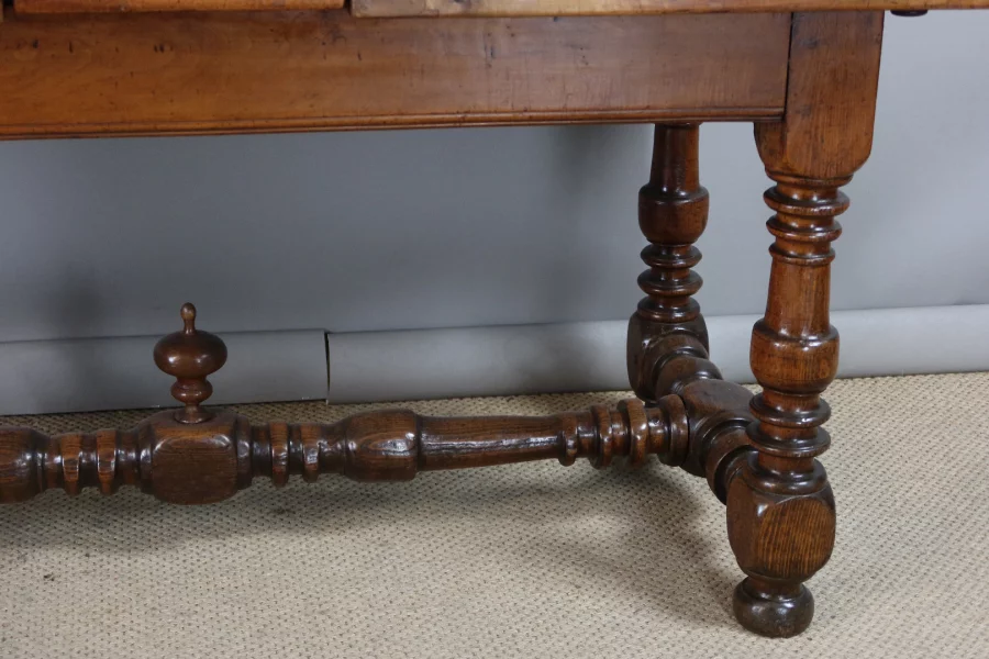 MESA EXTENSIBLE ESTILO LUIS XIII