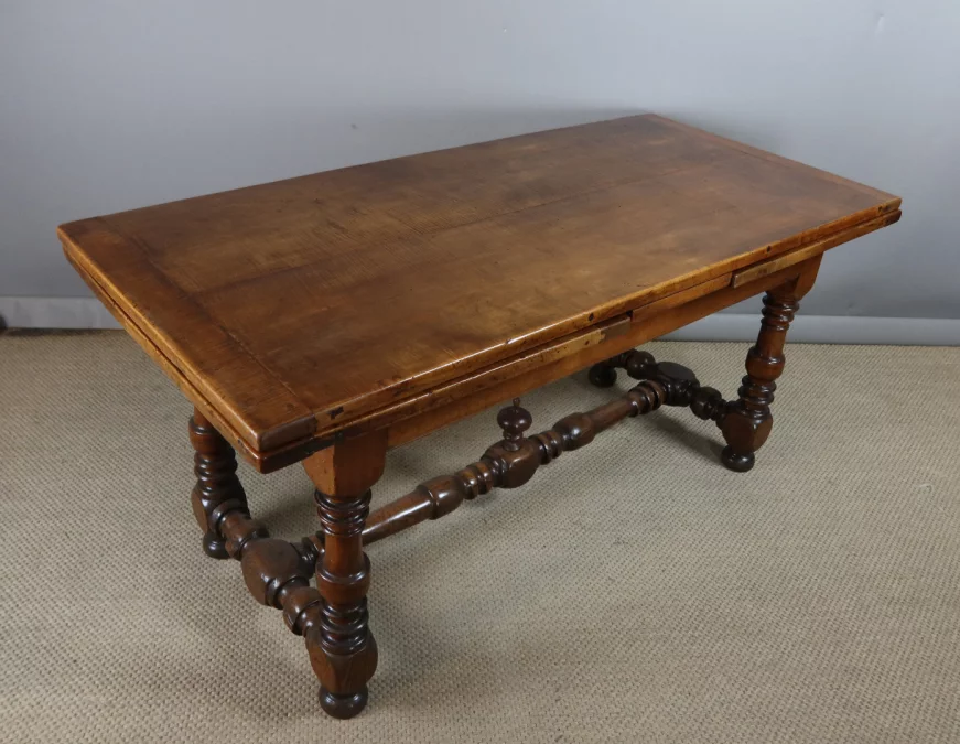 MESA EXTENSIBLE ESTILO LUIS XIII