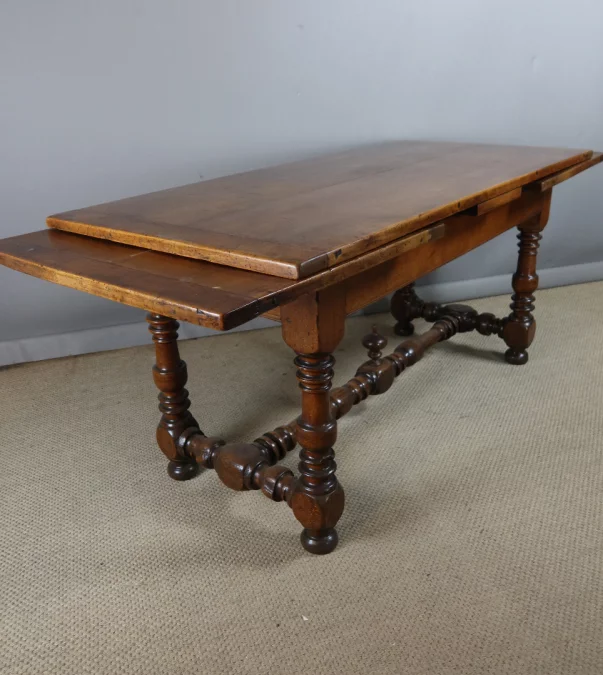 MESA EXTENSIBLE ESTILO LUIS XIII