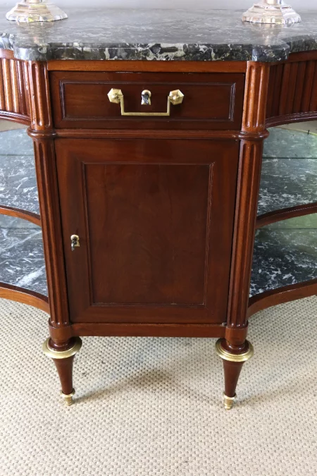 BUFFET DE LA ÉPOCA DE LUIS XVI