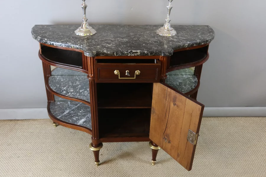 BUFFET DE LA ÉPOCA DE LUIS XVI