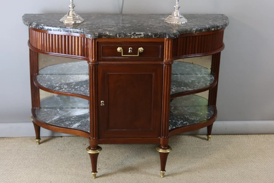 BUFFET DE LA ÉPOCA DE LUIS XVI