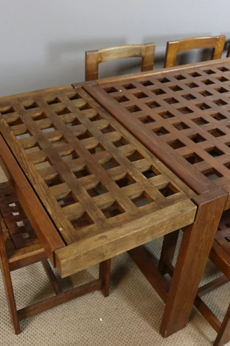 MESA DE COMEDOR Y SILLAS