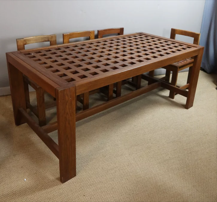 MESA DE COMEDOR Y SILLAS