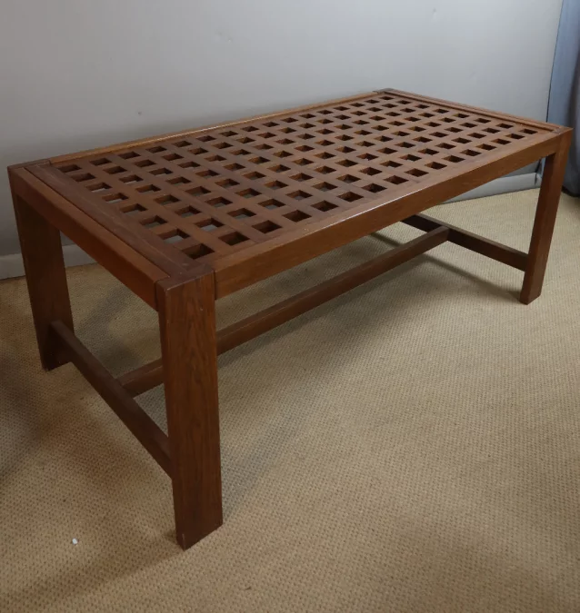 MESA DE COMEDOR Y SILLAS