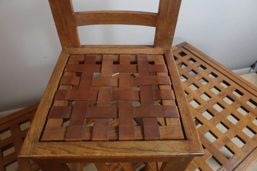 MESA DE COMEDOR Y SILLAS