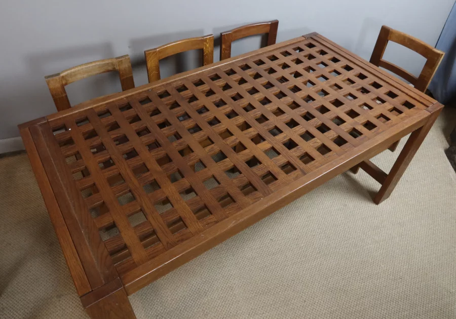 MESA DE COMEDOR Y SILLAS