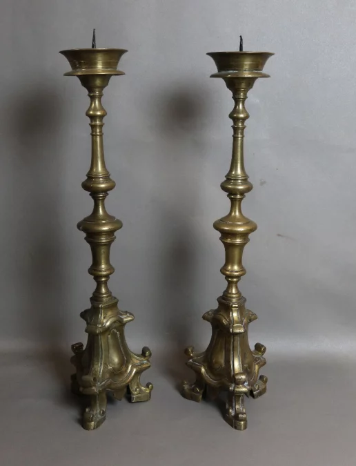 PAR DE CANDELEROS DEL SIGLO XVII