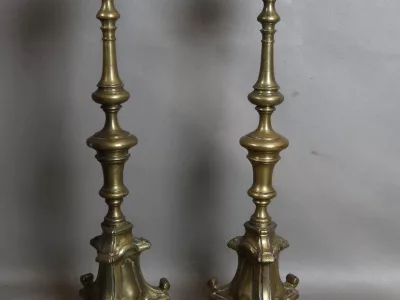 PAR DE CANDELEROS DEL SIGLO XVII