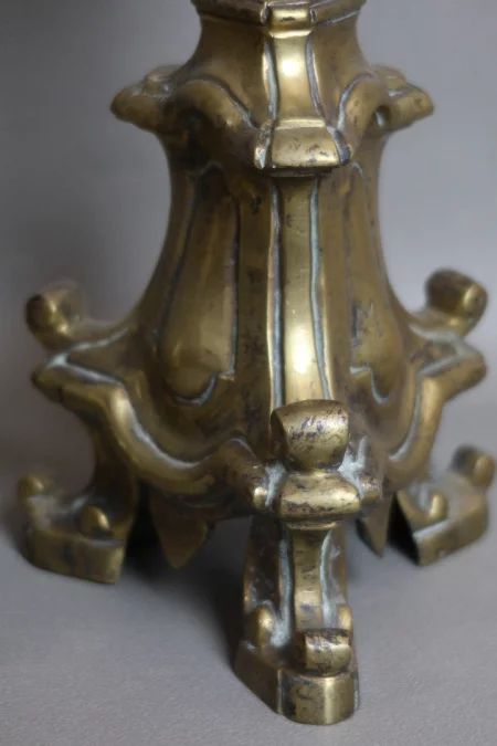 PAR DE CANDELEROS DEL SIGLO XVII