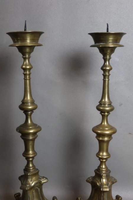 PAR DE CANDELEROS DEL SIGLO XVII