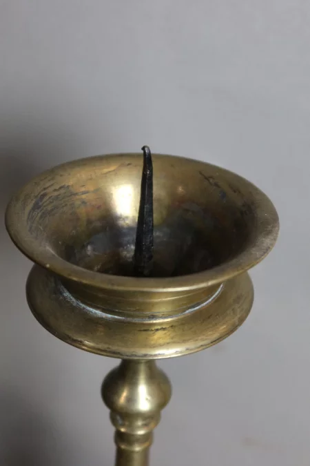 PAR DE CANDELEROS DEL SIGLO XVII