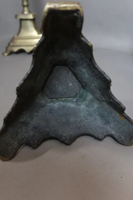 PAR DE CANDELEROS DEL SIGLO XVII