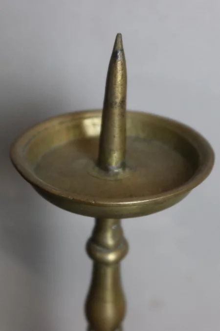 PAR DE CANDELEROS DEL SIGLO XVII