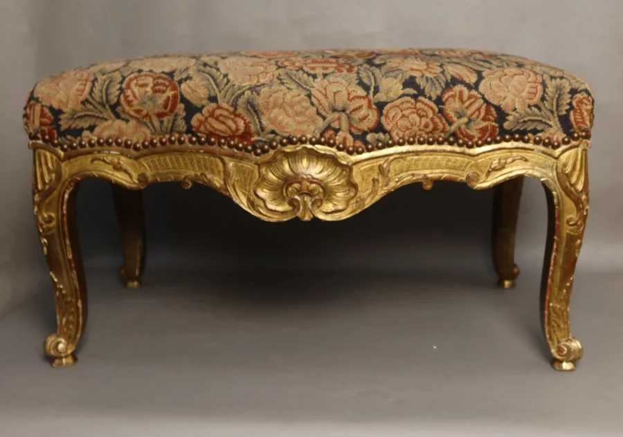 TABURETE DE MADERA DORADA