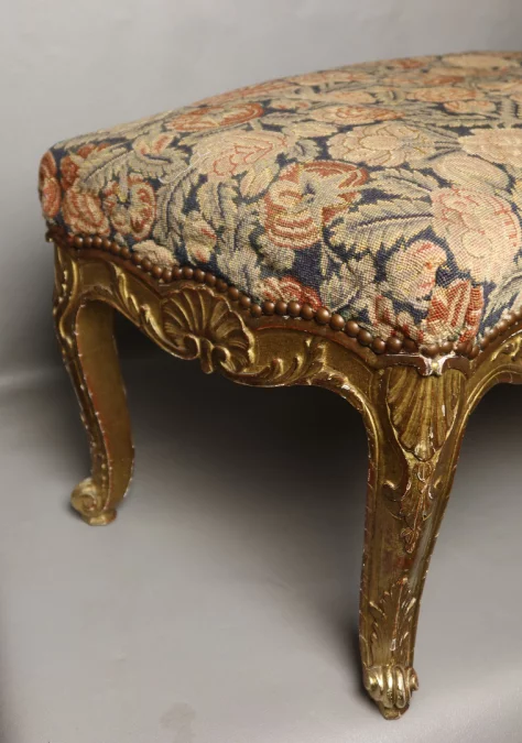 TABURETE DE MADERA DORADA